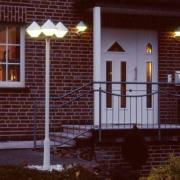 Moderni tolppavalaisin 181, valkoinen, 3-liekkinen