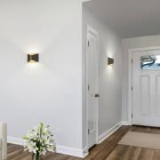 Helestra LED-seinävalaisin VID, musta/kultainen, ylös/alas, IP65