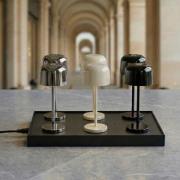 LED-akkupöytälamppu Quill kromi/beige/musta 6-paikkainen latausasema