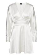 Longsleeve V-Neck Satin Dress Lyhyt Mekko White Gina Tricot